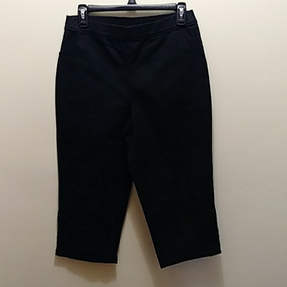 Denim and Company Capris with Lace Detail Sz 6
